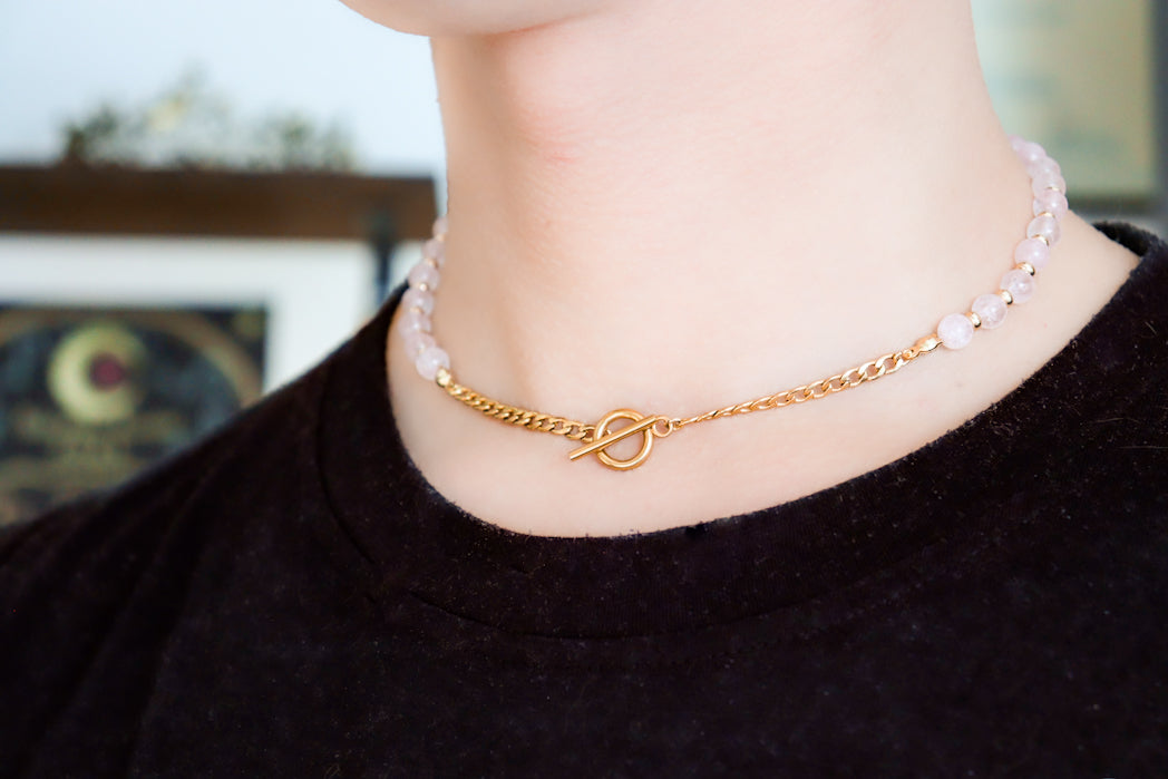 CIRCÉ | Collier en Quartz rose et plaqué Or 18 et 24 carats